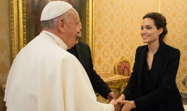 Όταν η Angelina Jolie συνάντησε τον Πάπα! Φωτογραφίες