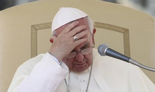Ο Πάπας αφόρισε ιερέα που ήθελε χειροτονίες γυναικών και γάμους ομοφυλοφίλων