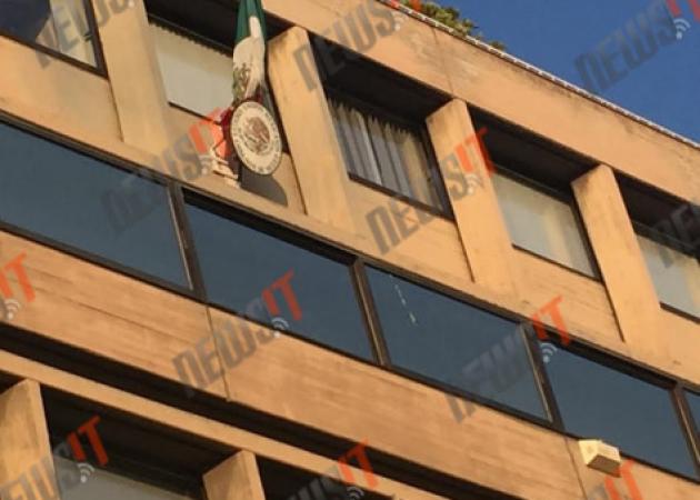 Συναγερμός στην πρεσβεία του Μεξικού στο Κολωνάκι – Πυροβόλησαν το κτίριο – Βρέθηκε μία τρύπα από σφαίρα κάτω από τη σημαία της πρεσβείας