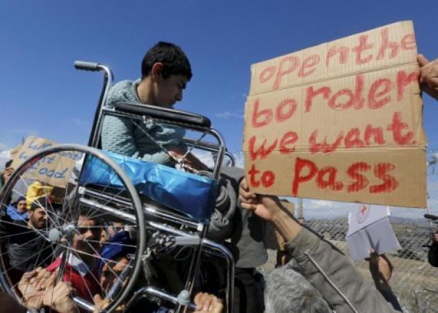 “Ανοίξτε τα σύνορα”! Συγκλονιστικές εικόνες από την Ειδομένη! Φωτογραφίες