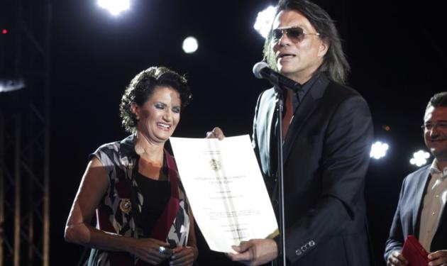 Χαμός στη συναυλία της Άλκηστις Πρωτοψάλτη: Πολιτικοί, celebrities και… το βραβείο του Ηλία Ψινάκη!