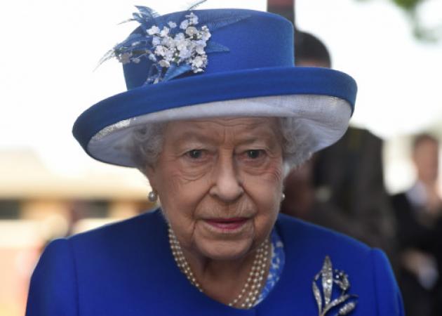 Η Βασίλισσα Ελισάβετ εξέθεσε την Τερέζα Μέι