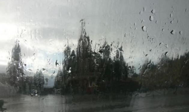 Έβρεξε στη Μόσχα και ξέπλυνε το νέφος