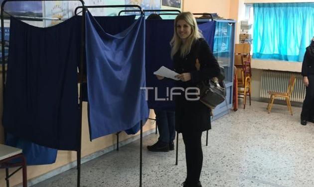 Εκλογές 2015: Η Έλενα Ράπτη ψήφισε στη Θεσσαλονίκη! Φωτογραφίες!
