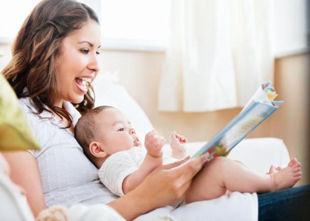 Βρέφη και ανάγνωση: Γιατί είναι σημαντικό να διαβάζουμε στα μωρά;