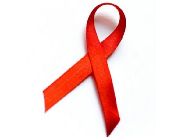 Σήμερα η μέρα κατά του HIV! Που μπορείς να βρεις το red ribbon και… ελεύθερες αγκαλιές!
