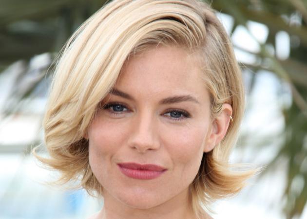 Τα 4 προϊόντα που έβαλε εδώ στο πρόσωπό της η Sienna Miller!