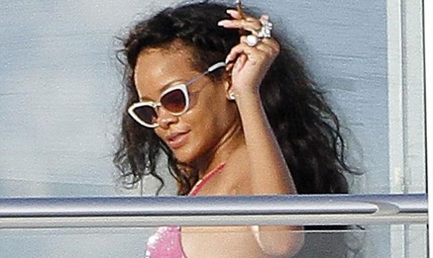 H Rihanna δεν σταματά να δείχνει τις sexy καμπύλες της και να προκαλεί!
