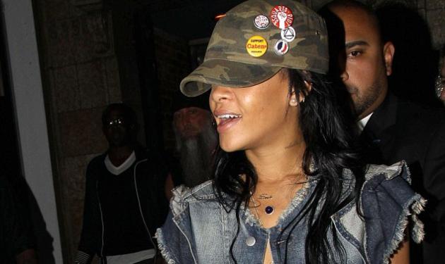 Mε το μαλακό Rihanna! Λίγο μετά το νοσοκομείο ξεσαλώνει σε club με την παρέα της!
