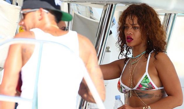 Rihanna: Το σέξι μπικίνι και το φλερτ στη θάλασσα με τον Lewis Hamilton!