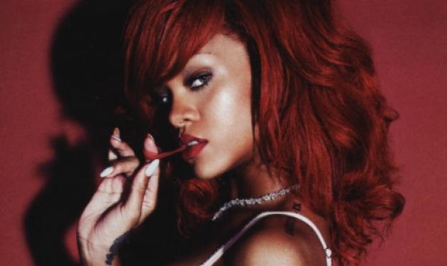 Η Rihanna ποζάρει στο φακό μόνο… με τα εσώρουχα! Δες φωτογραφίες