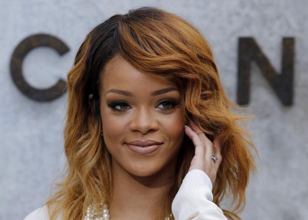 Μαντεύεις ποιο 90’s trend έχει κάνει εδώ η Rihanna; Και για έναν λόγο είναι super!