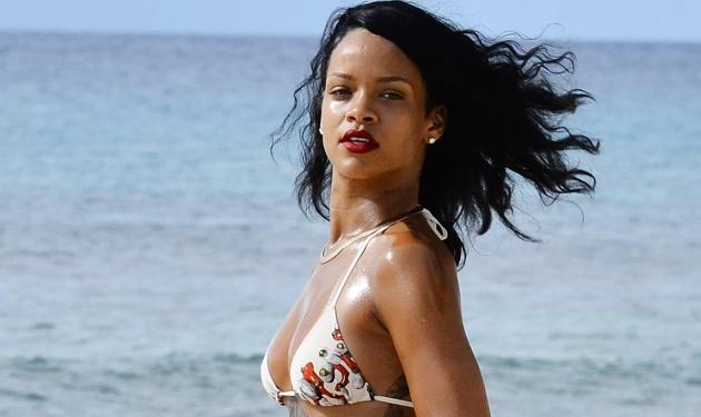Rihanna: Αναστάτωσε την παραλία με το σέξι μπικίνι της! Φωτογραφίες