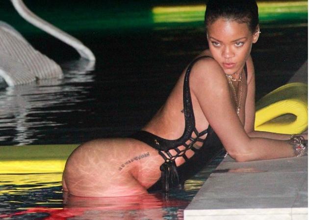 Η Rihanna ξεκίνησε τα μπάνια και τρέλανε το instagram με το χυμώδες κορμί της! Φωτογραφίες