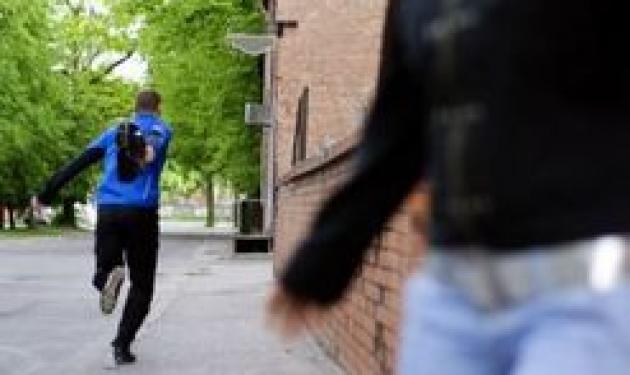 Γνωστή δημοσιογράφος δέχθηκε επίθεση από ληστές!