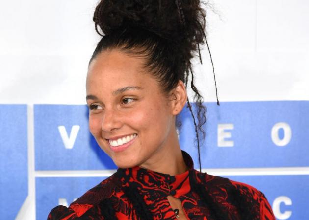 Alicia Keys: “Μου πήρε μια ζωή να αποκτήσω αυτή την επιδερμίδα!”