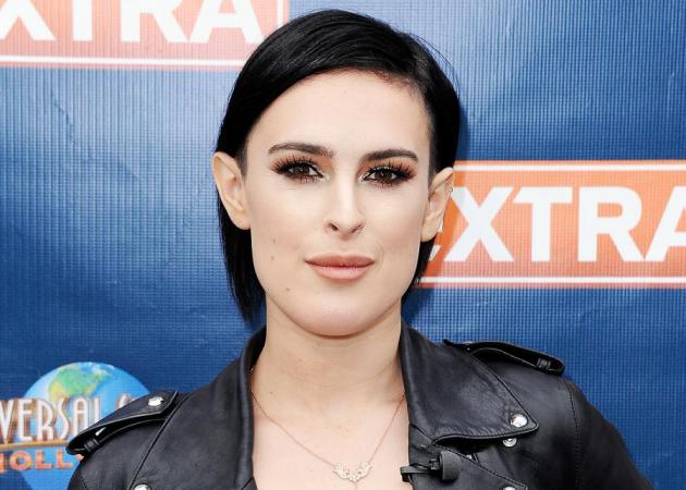 Rumer Willis: η κόρη της Demi Moore έβαλε extensions και είναι ίδια η μαμά της!