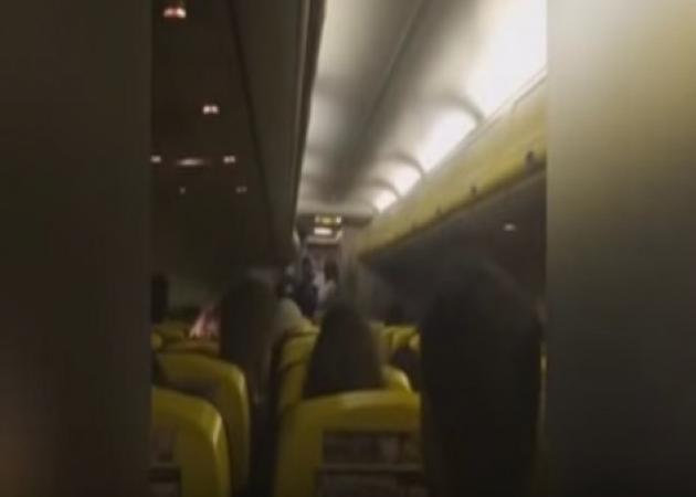 Μην σου τύχει! Αεροσυνοδός της Ryanair σε επιβάτες: Δεν θέλουμε να πεθάνουμε!