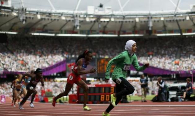 Με μαντίλα και μακρύ κολάν αγωνίστηκε η αθλήτρια από τη Σαουδική Αραβία!