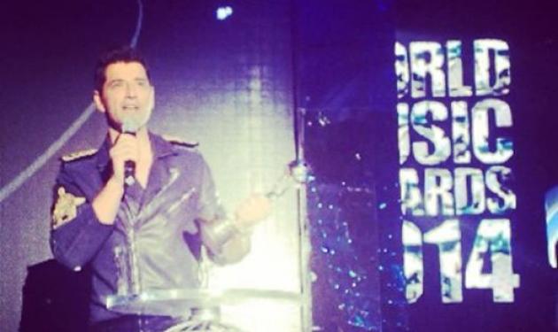 Σάκης Ρουβάς: Ο πρώτος Έλληνας καλλιτέχνης που βραβεύτηκε στα World Music Awards!