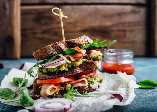 Πέντε εναλλακτικά και low budget sandwich με υλικά που ήδη έχεις στο σπίτι!