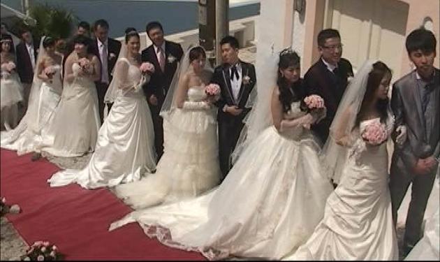 Σαντορίνη: 11 ζευγάρια Κινέζων παντρεύτηκαν την ίδια μέρα!