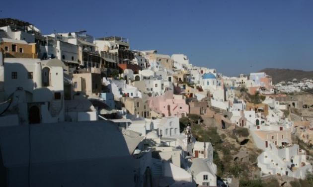 Επτά τραυματίες από βαρελότο στη Σαντορίνη