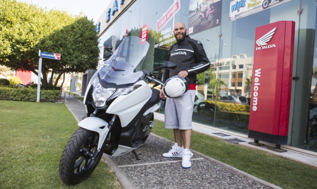 O Μιχάλης Stavento επιλέγει Honda Scooter  για τις καθημερινές μετακινήσεις του!