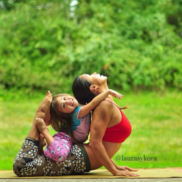 10 | Yoga Mommy & Daughter