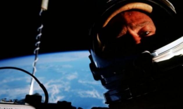 H πρώτη selfie… στο διάστημα!