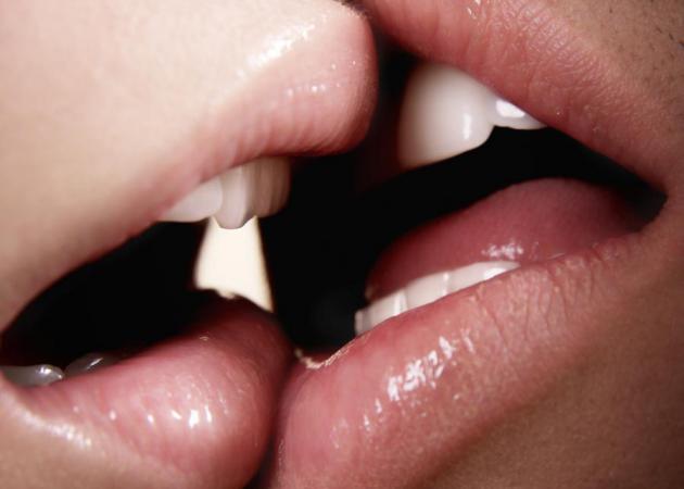10 tips για να αποκτήσεις sexy χείλη για φίλημα!