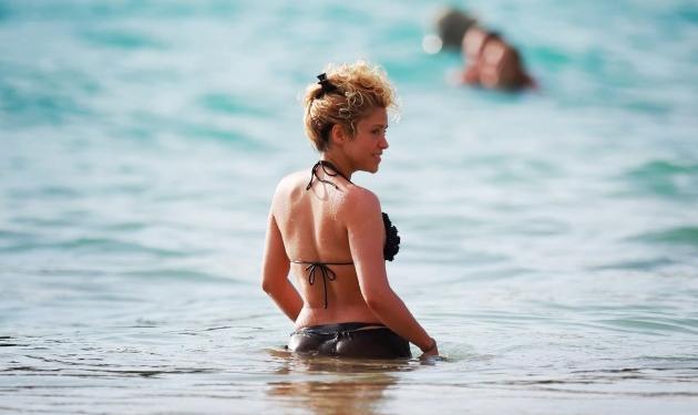 Shakira: Έξι μήνες μετά τη γέννηση του γιου της, κάνει αυτήν τη hot εμφάνιση στην παραλία!