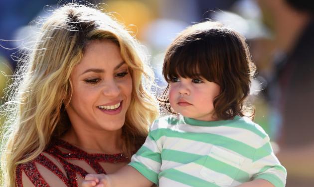 Shakira: Μαθαίνει τον γιο της Milan να διαβάζει! Δες το τρυφερό video
