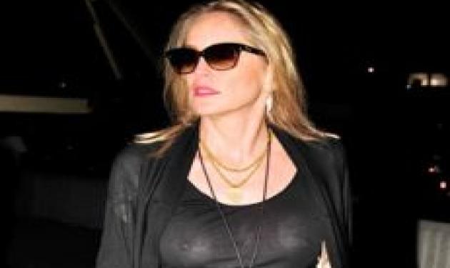 Στους U2 without σουτιέν η Sharon Stone!