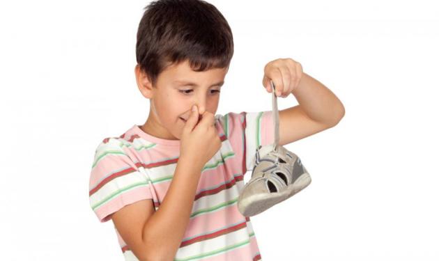 Τι να κάνεις για να μην μυρίζουν ποτέ ξανά άσχημα τα παπούτσια σου