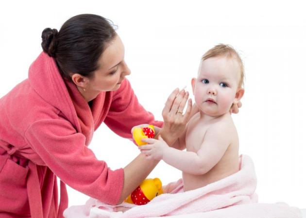 Εσύ ξέρεις πώς πρέπει να καθαρίζεις τα αυτάκια του παιδιού σου;