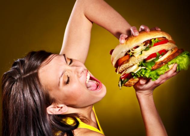 Τέσσερα μυστικά για να μην παίρνεις όλες τις θερμίδες από ένα μεγάλο γεύμα