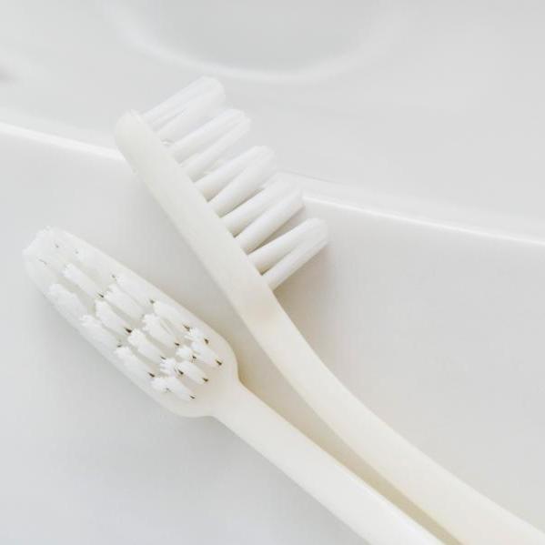 1 | Αλλάζεις οδοντόβουρτσα! Γιατί όχι και βούρτσα μαλλιών;