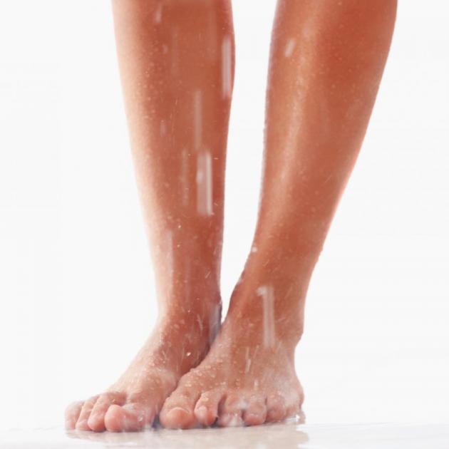 Πότε πρέπει να ξυρίζεσαι; Plus: μυστικά για λεία πόδια!