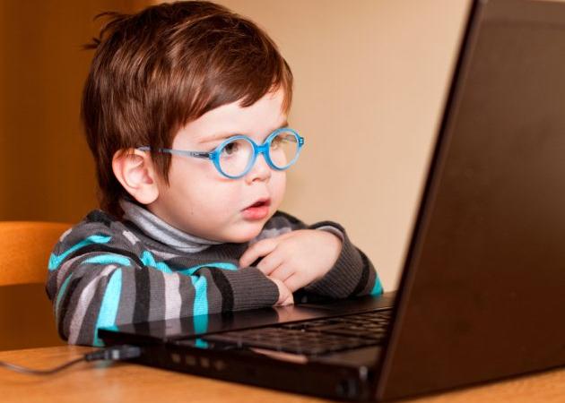 Παιδί: Πώς να προλάβεις την εξάρτηση από το ίντερνετ!