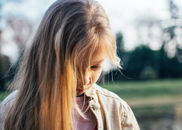 Το συνεσταλμένο παιδί και πώς ενισχύεται: Η ψυχολόγος σου δίνει συμβουλές