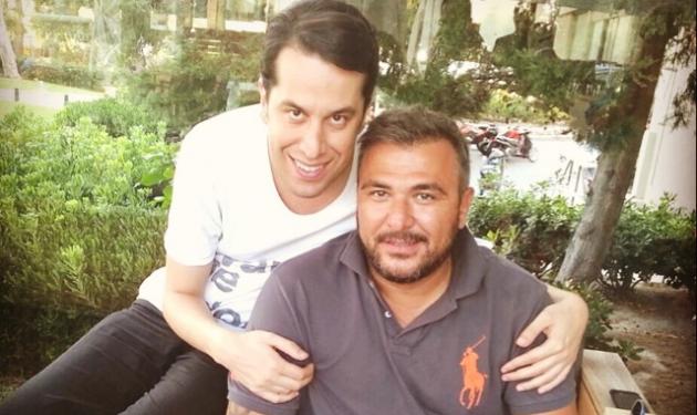 Δες με ποιους διάσημους φίλους του κάνει διακοπές ο Χάρης Σιανίδης στη Ρόδο!