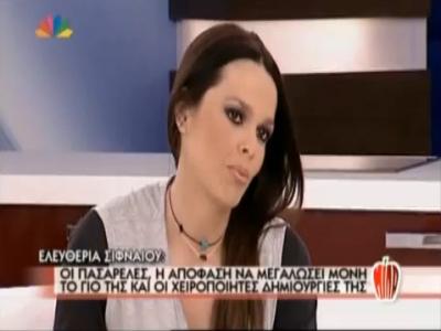 Ελ. Σιφναίου: “Γιατί επέλεξα να μεγαλώσω μόνη το παιδί μου”