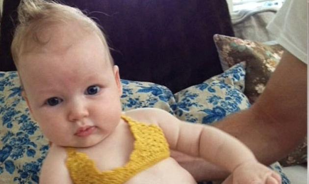 Νέο fashion icon η κόρη της J. Simpson – Είναι 4 μηνών και ποζάρει με μαγιό!