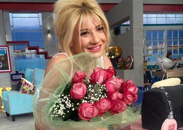 Φαίη Σκορδά: Συγκινήθηκε με την έκπληξη για τα γενέθλιά της! Φωτογραφίες και video