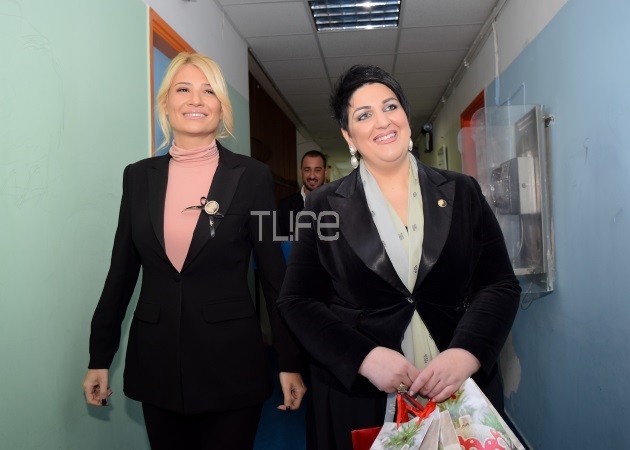 Φαίη Σκορδά: Νέες φωτογραφίες από την επίσκεψή της στο Καραμανδάνειο Νοσοκομείο Παίδων