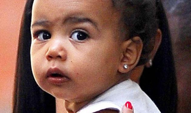Kim Kardashian: Μπορείς να φανταστείς πόσο κοστίζουν τα σκουλαρίκια της κόρης της;