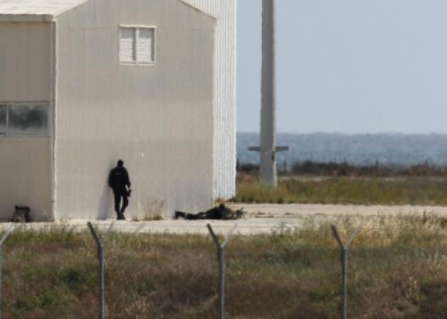 Αεροπειρατεία στην Κύπρο: Παραδόθηκε ο δράστης!