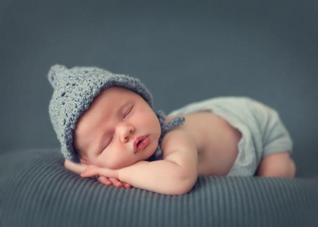 Πώς θα καταλάβεις ότι το μωρό σου νυστάζει ή είναι κουρασμένο;