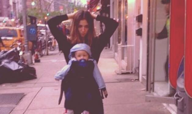 Σοφία Καρβέλα: Βόλτες στη Νέα Υόρκη με τον γιο της!